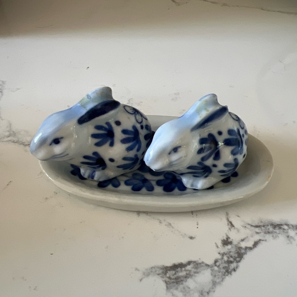 Blue & White Ceramic Bunny Rabbit Salt & Pepper Shakers Matching Dish Easter NEW